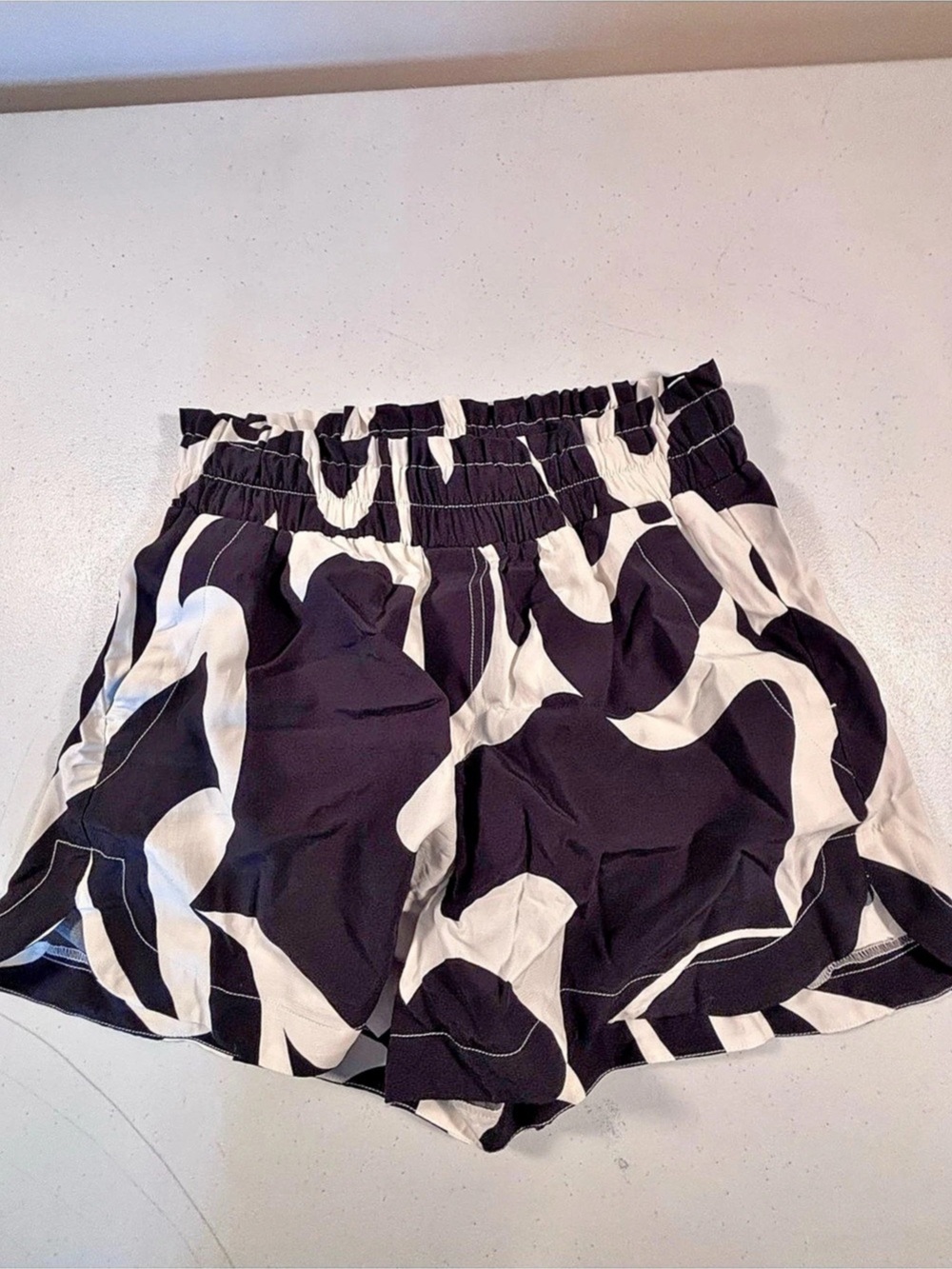 A New Day Abstract Print shorts in Black & White small